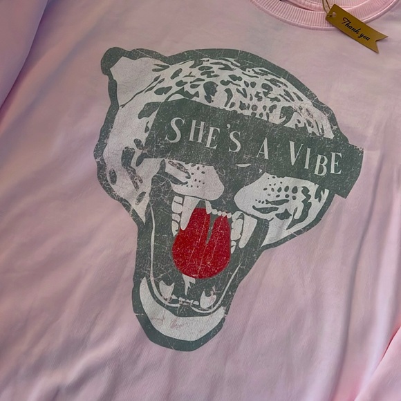 Recycled karma NWT light pink oversized sweatshirt “she’s a vibe” - Picture 3 of 5